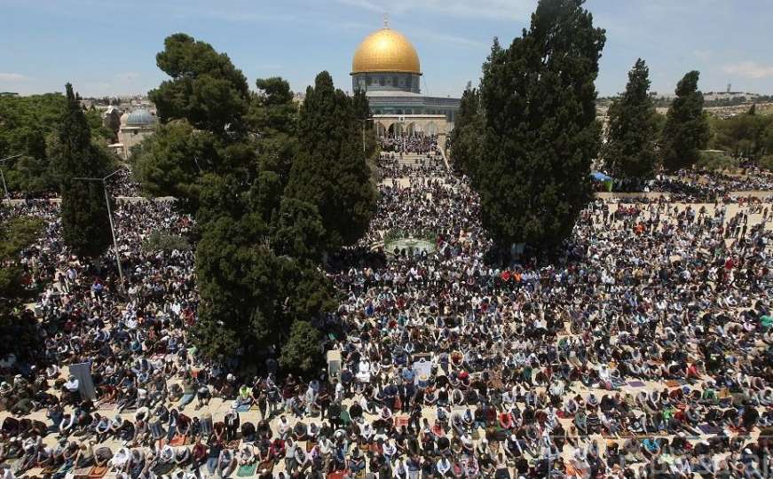 Blizu 200 hiljada vjernika klanjalo u Al-Aqsi 